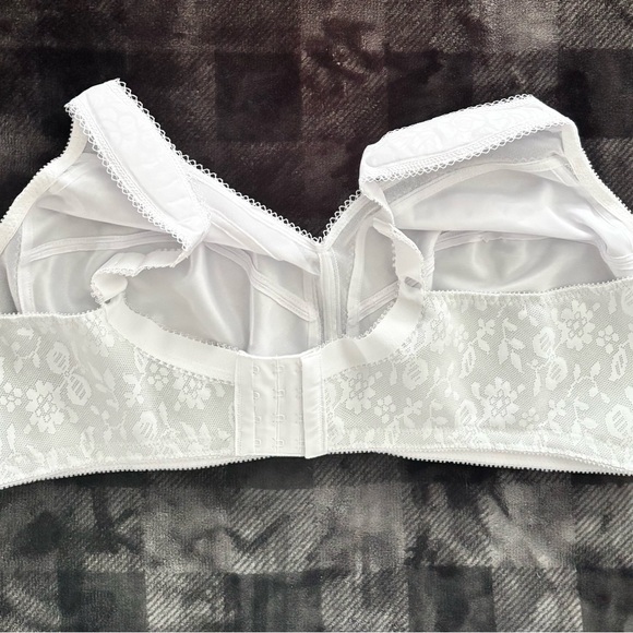 PLAYTEX 18-Hour Wireless Bra. Size 48C. White. NWOT. Fast Shipping. See Pics - Picture 3 of 10